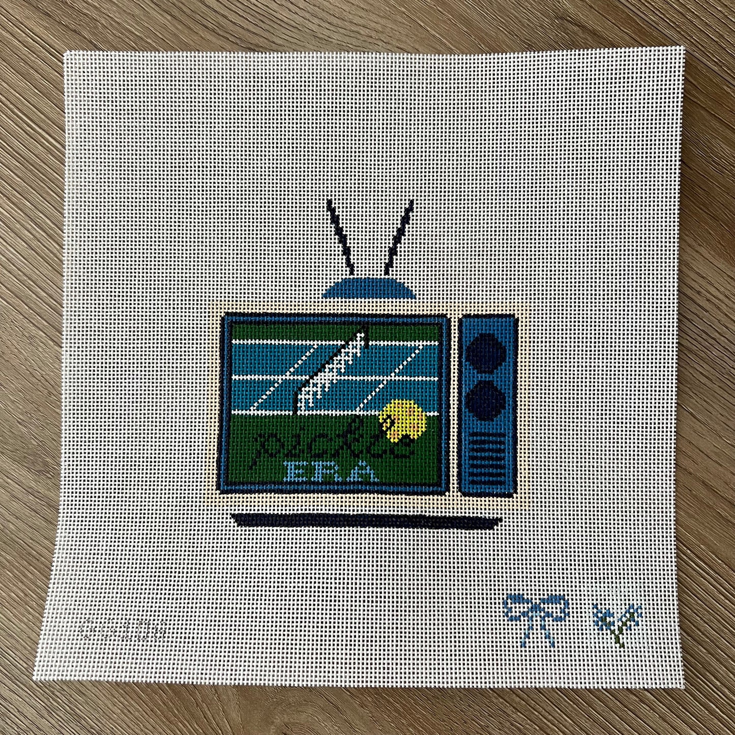 Retro TV - Pickleball - GG106