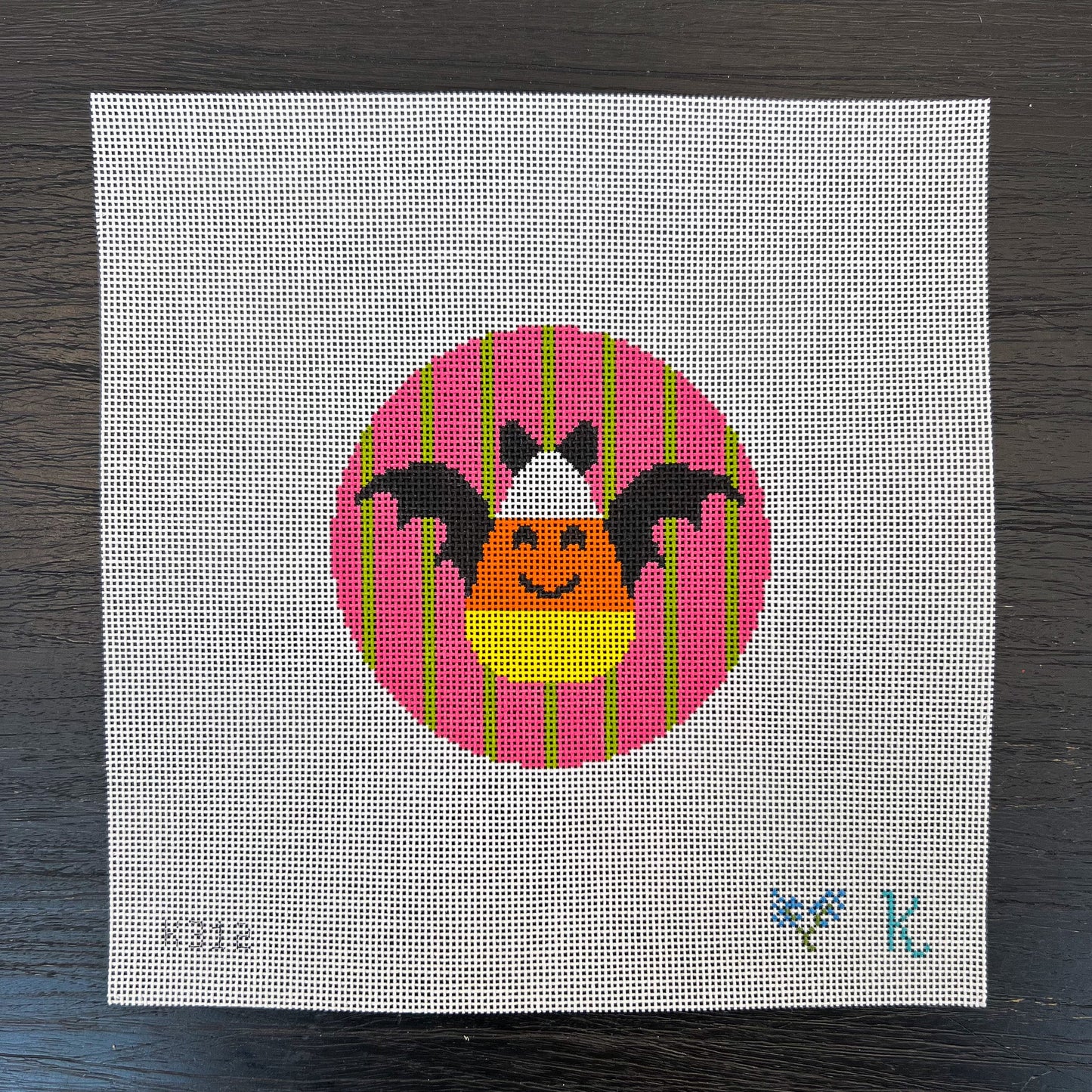 K312 - Halloween Round - Candy Corn Bat
