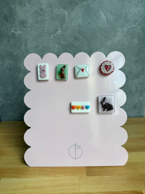 Pink Scalloped metal magnetic board showing needleminders