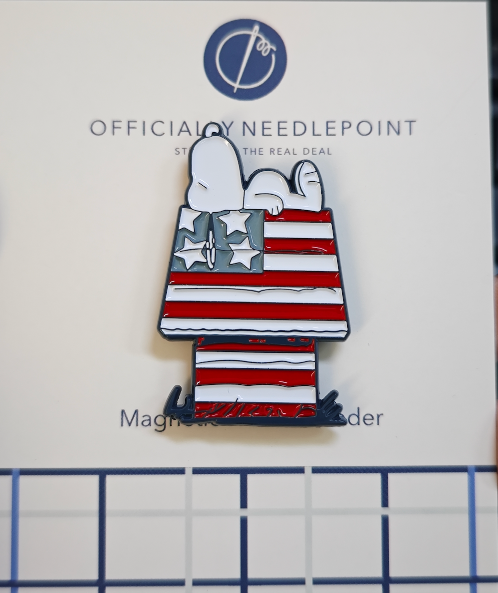Snoopy on Patriotic Doghouse needleminder