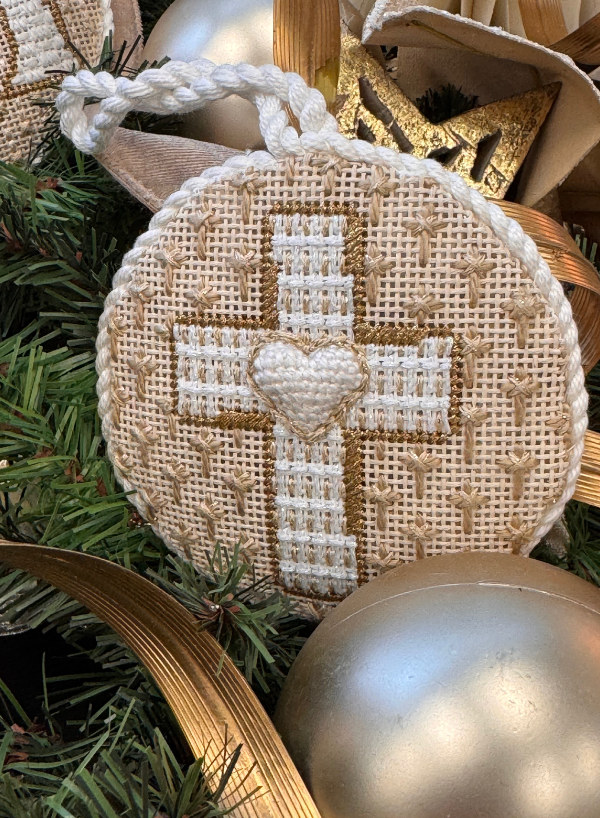 KICH2412 - Gold & White Nativity - Cross